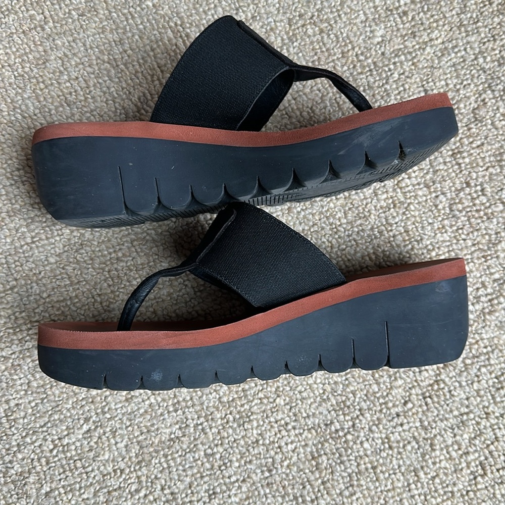Fly London Yomo Black Platform Wedge Flip-Flop Sandals, Size 40/9